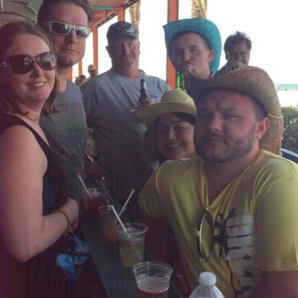 HI!  I'm Lisa!  I love to share my finds with you! - Picture 1 of 2